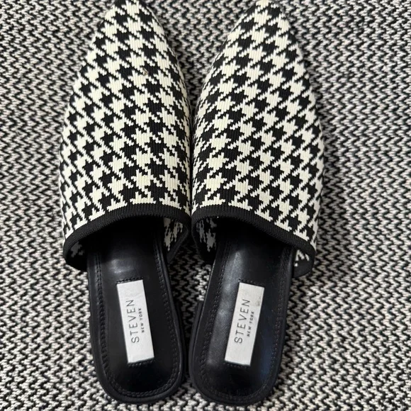 Steve Madden Black and White Houndstooth Mules - Picture 3 of 10